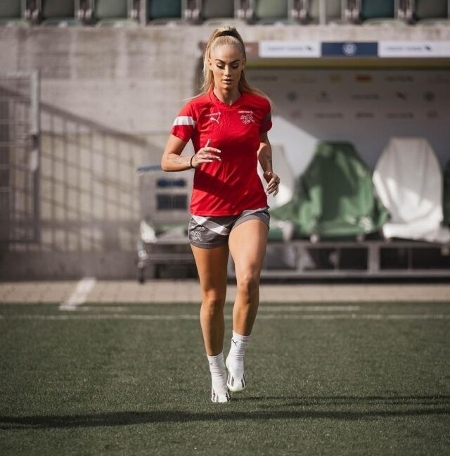 레만은 세상에서 가장 섹시한 여자 축구 선수로 불린다./소셜미디어