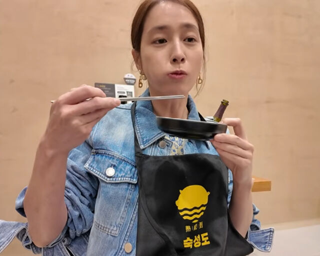 이민정이 제주도에서 돼지고기 먹방을 보여줬다. / 유튜브 