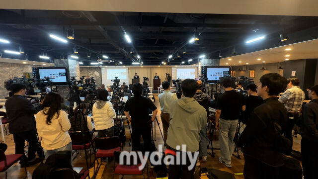 김새론 유족 측 기자회견 현장 / 마이데일리