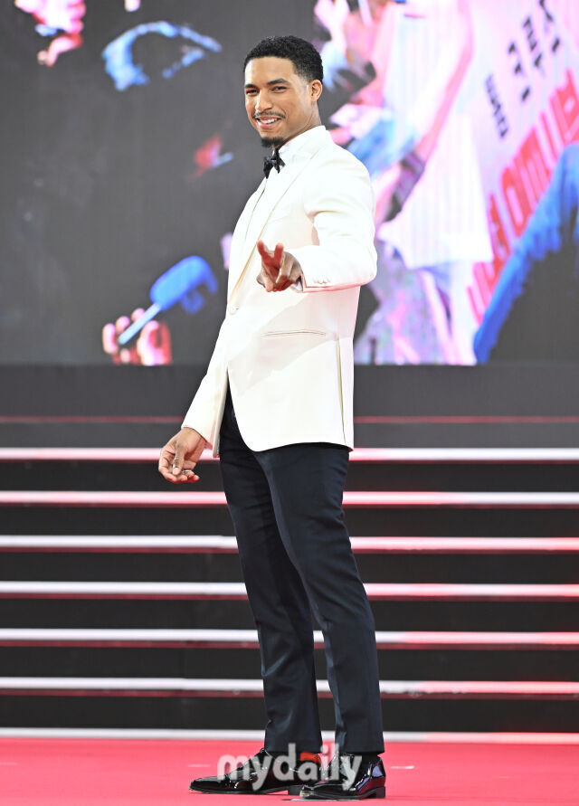 그렉 타잔 데이비스 / 마이데일리