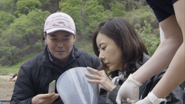 방송인 전현무(왼쪽), 슈퍼모델 출신 훈련사 김효진 / 리홈 캠페인