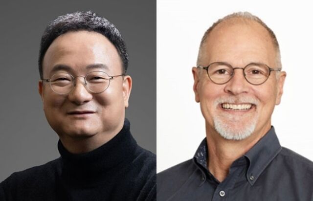 문혁수 LG이노텍 대표(왼쪽)와 로버트 플레이터(Robert Playter) 보스턴 다이내믹스 CEO. /LG이노텍·보스턴 다이내믹스