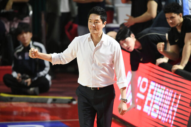 전희철 감독/KBL