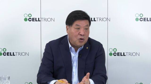 서정진 셀트리온 회장이 15일 셀트리온 온라인 간담회에서 발언하고 있다. /유튜브 캡처