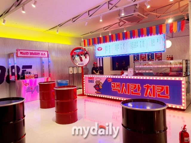 장하다 하림 맥시칸 팝업스토어 내부. 맥주와 신제품을 시식할 수 있다. /방금숙 기자