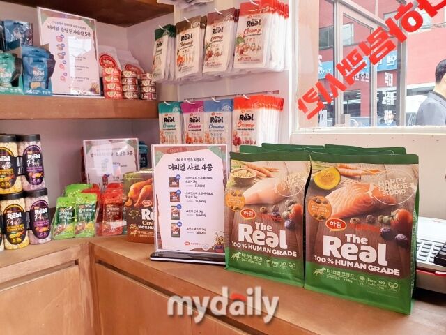 장하다 하림 맥시칸 팝업스토어는 반려견 동반이 가능하며 하림펫푸드 제품도 소개하고 있다. /방금숙 기자