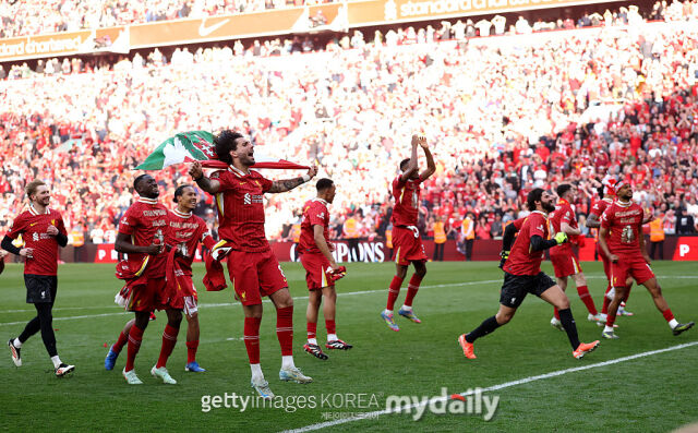 우승을 자축하는 리버풀 FC 선수단. /게티이미지코리아