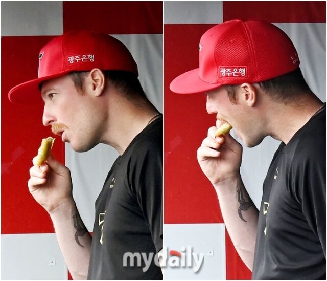 무언가를(?) 맛있게 먹고 있는 올러