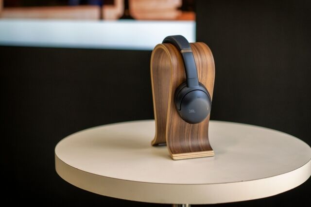 업계 최초의 오디오 트랜스미터 JBL SMART Tx로 무선 헤드폰의 한계를 뛰어 넘는 고성능 오버이어 헤드폰 JBL Tour ONE M3 SMART Tx./JBL