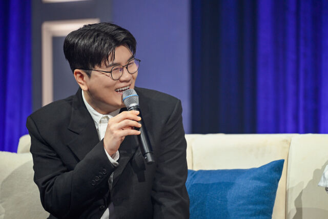 가수 신용재가 '하우스 오브 걸스' 온라인 제작발표회에 참석했다. / ENA