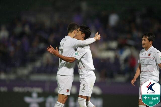 안양과 포항의 경기 모습/한국프로축구연맹