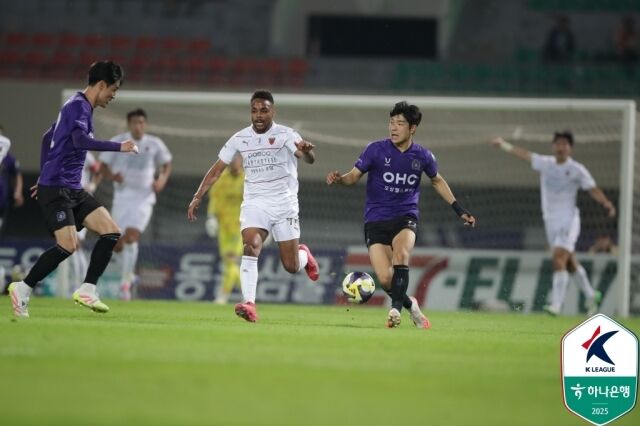 안양과 포항의 경기 모습/한국프로축구연맹