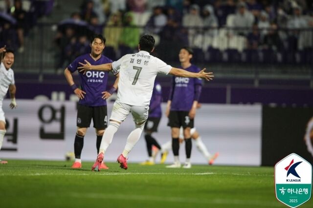 안양과 포항의 경기 모습/한국프로축구연맹