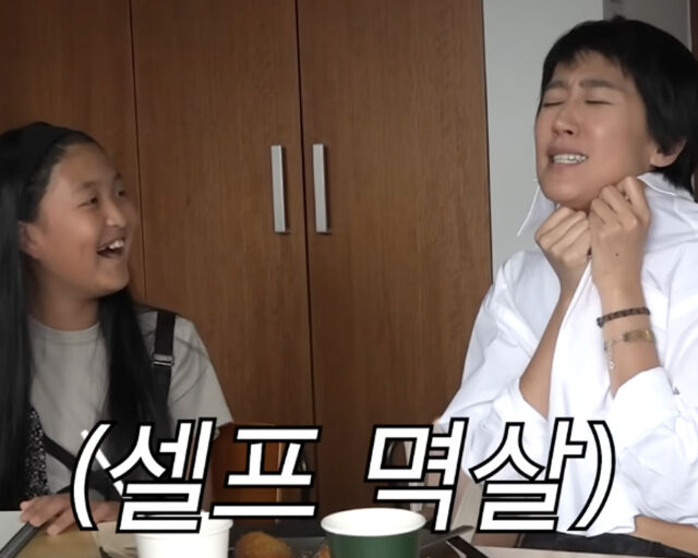 홍진경이 딸의 공부를 가르치며 답답해 해 웃음을 자아냈다. / 유튜브 '공부왕찐천재 홍진경' 캡처
