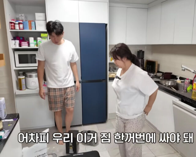 홍현희가 물건을 계속 사들여 제작진을 놀라게 했다. / 유튜브 
