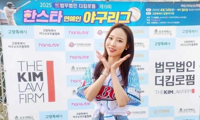 천하무적과 P.O.M 경기에 앞서 시구를 한 이혜원 아나운서./ 한스타미디어