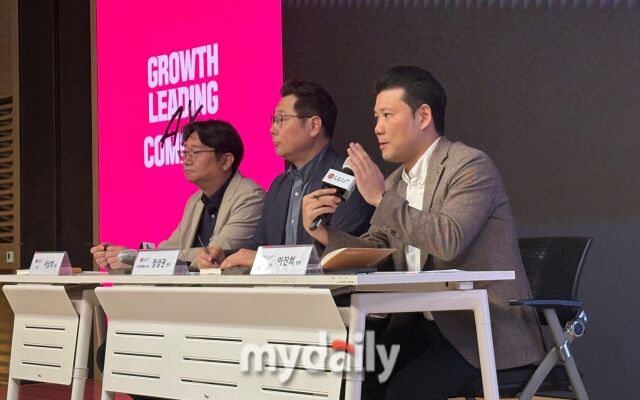 27일 LG유플러스 용산 사옥에서 왼쪽부터 정성권 LG유플러스 IT플랫폼/빌드그룹장(상무), 서남희 LG유플러스 CX센터 CV담당, 이진희 LG유플러스 신규서비스개발랩장이 질의응답을 하고 있다.
