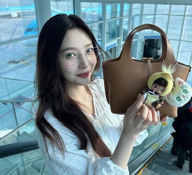 레드벨벳 조이가 러블리한 스타일링을 선보였다. / 조이 인스타그램 캡처