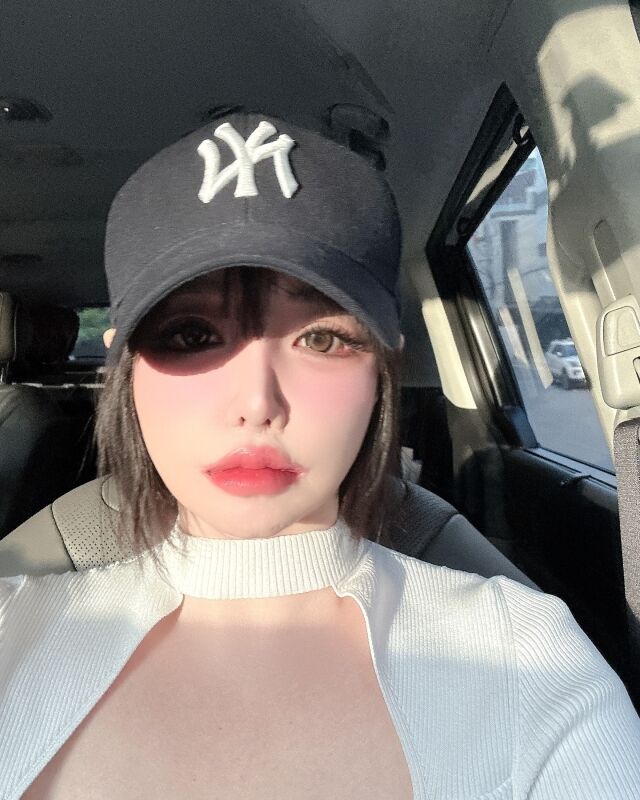 박봄 / 소셜미디어