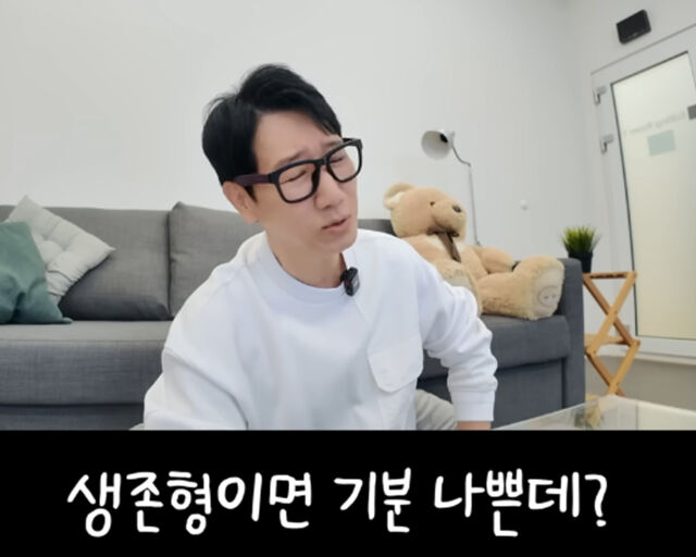 지석진이 생존형 개그맨이라는 이야기를 들어 기분 나빠했다. / 유튜브 '지편한세상' 캡처
