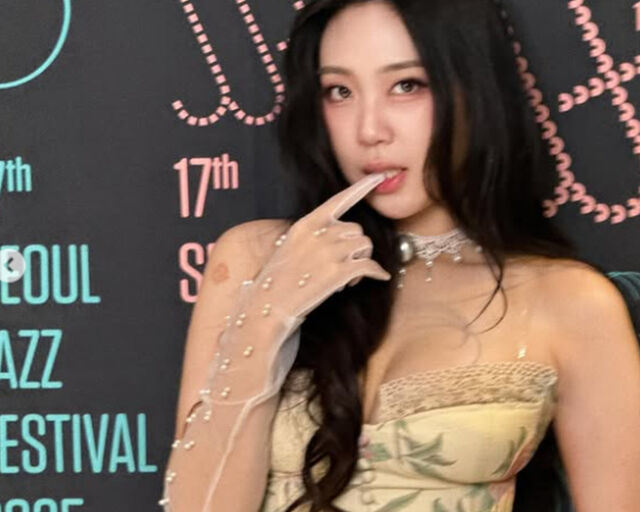 이영지가 섹시한 표정으로 카메라를 바라보고 있다. / 이영지 소셜미디어 캡처