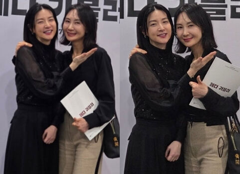 배우 채시라(오른쪽)가 이영애와 함께 사진을 찍으며 동안 미모를 드러냈다./ 채시라 개인 인스타그램