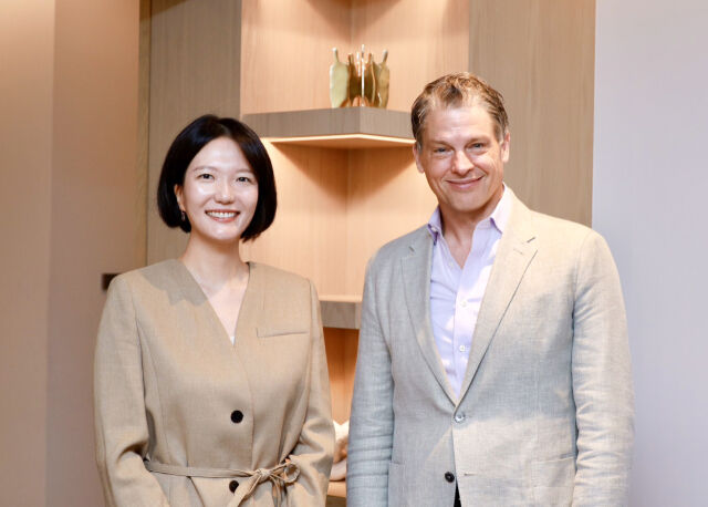 최수연 네이버 CEO와 그렉 피터스 넷플릭스 공동 CEO. /네이