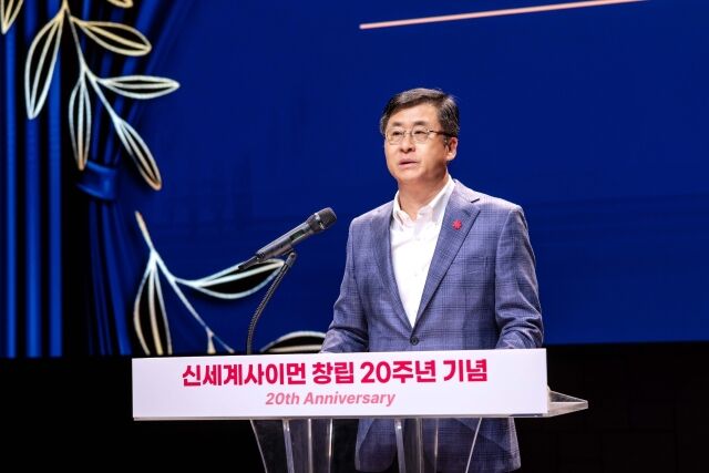 5일 오전 신세계남산에서 열린 신세계사이먼 창립 20주년 기념식에서 김영섭 대표가 기념사를 하고 있다. /신세계사이먼