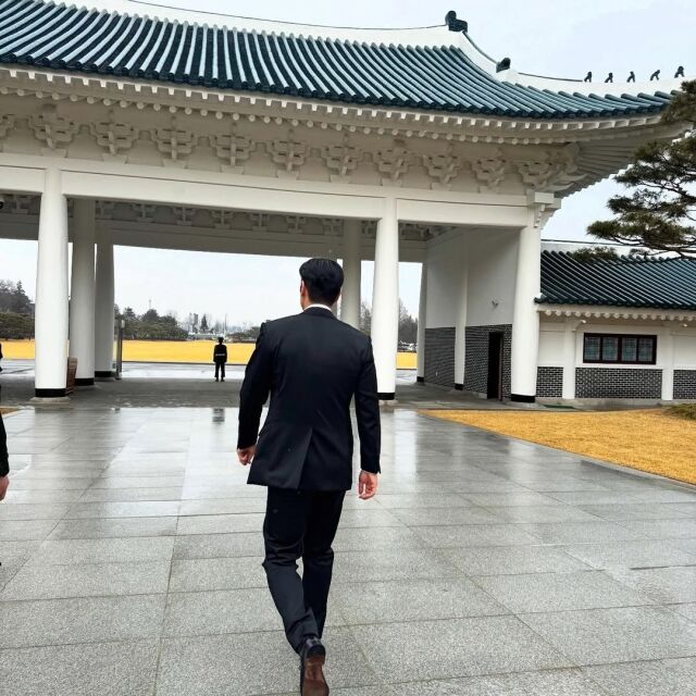최시원 뒷모습./최시원 인스타그램