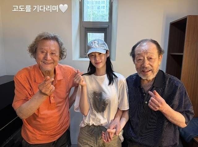 왼쪽부터 배우 박근형, 공승연, 신구 / 공승연 인스타그램