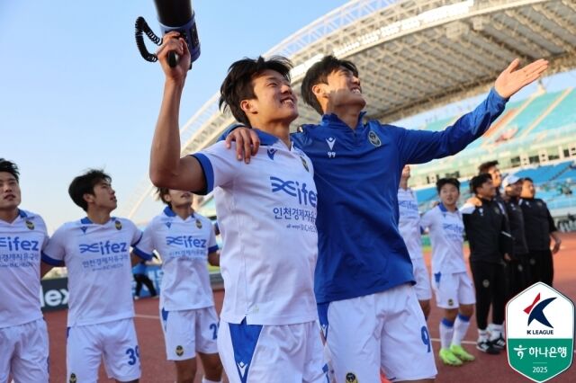 박승호와 박호민./한국프로축구연맹